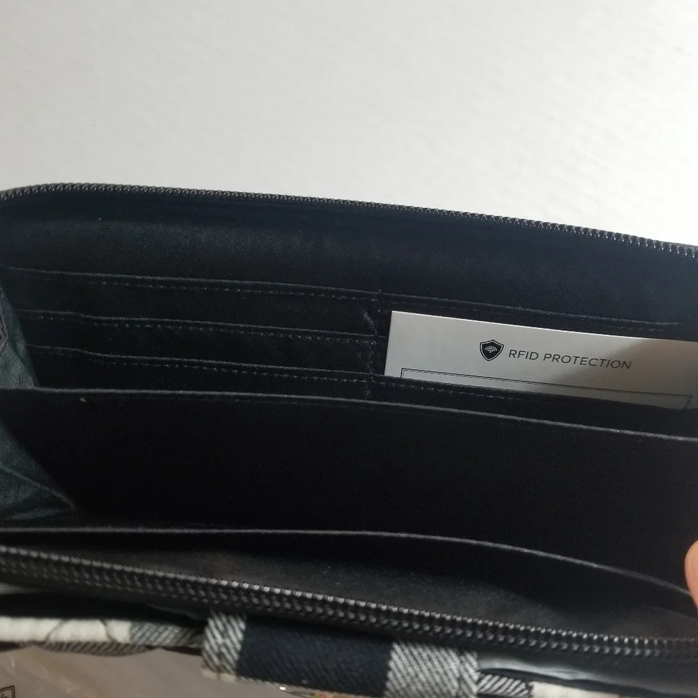 NWT VERA BRADLEY BUFFALO PLAID GINGHAM BLACK AND WHITE TURNLOCK WALLET RFID